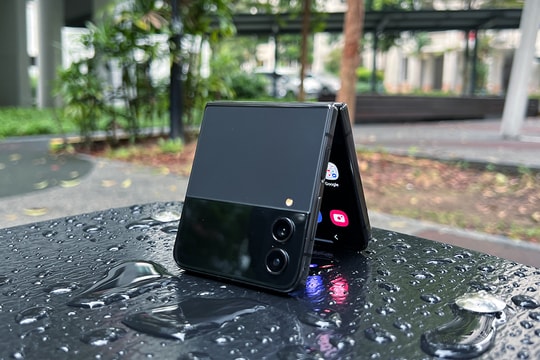 Smartphone màn gập Samsung "rẻ chưa từng có" tại Việt Nam, giá chỉ hơn 4 triệu