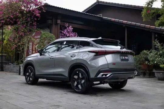 Mẫu SUV hybrid giá 599 triệu đồng gây chú ý: Đi hơn 1.000, trang bị nhiều công nghệ