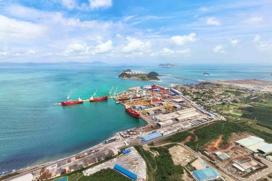 Khánh Hòa hình thành đô thị hơn 134 km² trong Khu kinh tế Vân Phong, một trung tâm công nghiệp mới đang dần lộ diện