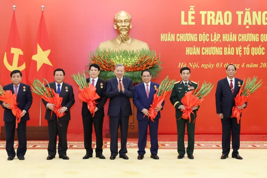 Tổng Bí thư Tô Lâm trao Huân chương Quân công tặng các đồng chí lãnh đạo Đảng, Nhà nước