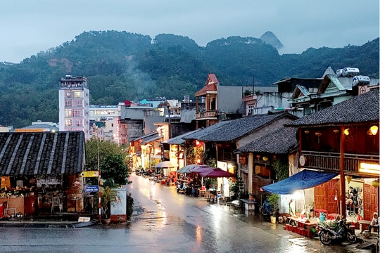 Du lịch từ A tới Z: Cao nguyên đá Đồng Văn mùa nào đẹp nhất, nên đi những đâu giữa vùng đá hàng trăm triệu năm tuổi?