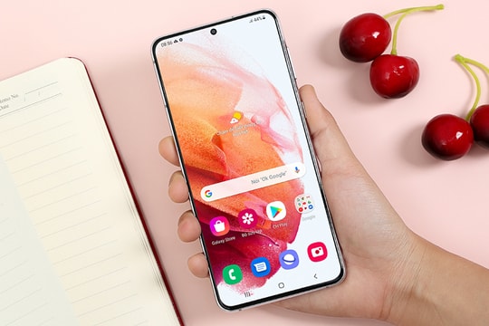 Từng là siêu phẩm cao cấp, mẫu điện thoại này rẻ ngang máy phổ thông: Lựa chọn quá hời cho sinh viên