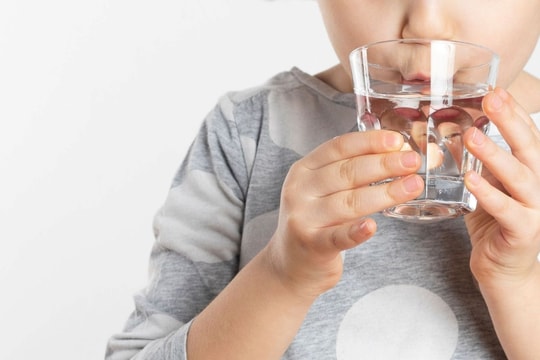 Uống nước ấm buổi sáng đúng cách: Thói quen nhỏ giúp hỗ trợ giảm cân hiệu quả