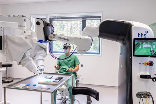 Lộ diện mẫu robot phẫu thuật siêu nhỏ có thể "bơi" trong mạch máu