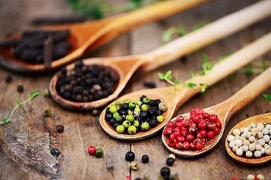 Giá tiêu hôm nay 9/4/2026: Điều chỉnh tăng nhẹ, tiến sát mốc 140.000 đồng/kg