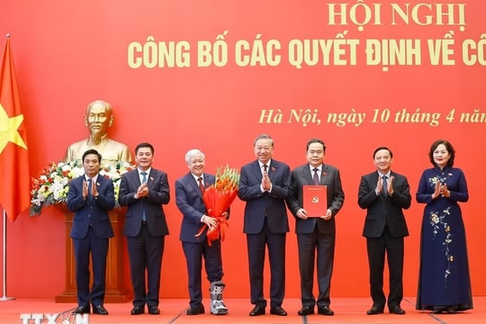 Tổng Bí thư, Chủ tịch nước Tô Lâm trao Quyết định của Bộ Chính trị chỉ định Đảng ủy Quốc hội nhiệm kỳ 2025-2030