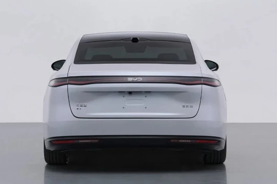 Lộ diện chiếc xe điện khiến đối thủ "đứng ngồi không yên": Sạc 5 phút chạy 400km