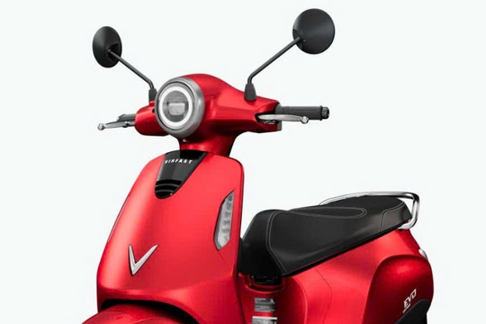 Cầm lái mẫu xe điện VinFast đi xa 160km/lần sạc, có thực sự "thoát nỗi lo hết pin"?