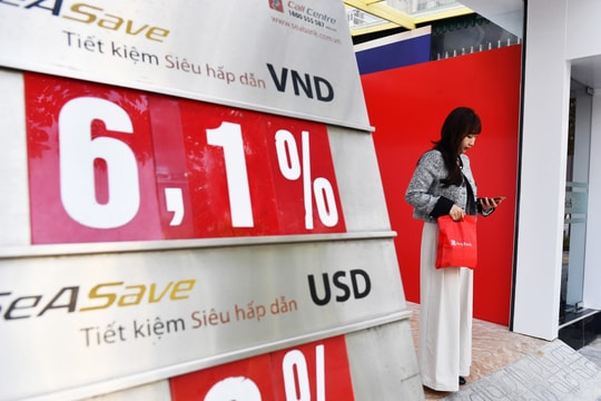 Lãi suất ngân hàng hôm nay 13/4: Gửi tiền kỳ hạn dài có còn lãi?