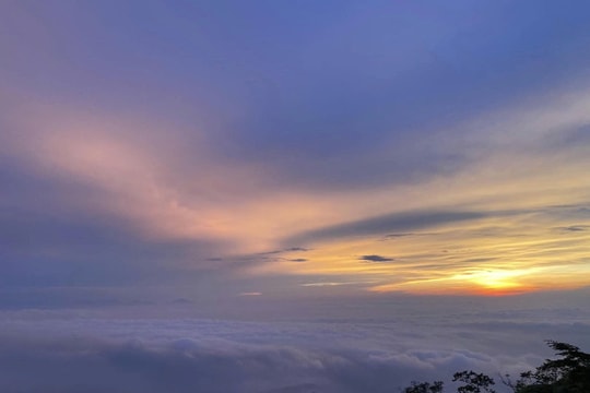 Cách Hà Nội 60km, một nơi có thể săn mây gần như cả ngày khiến nhiều người bất ngờ khi đặt chân tới