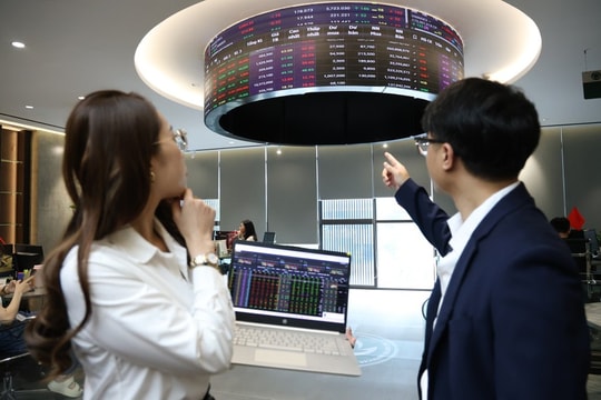VN-Index tiến sát 1.780 điểm, dòng tiền dồn mạnh vào "họ Vin" và cổ phiếu thép