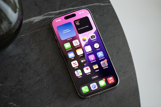 iPhone Pro khung Titan đập hộp dễ mua nhất lúc này: Camera nâng cấp, zoom 5x tiệm cận dòng Pro Max