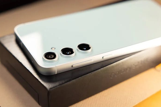 Mẫu điện thoại được ví như "chiến thần AI": Giá chỉ 10 triệu, màn 120Hz áp đảo mọi đối thủ