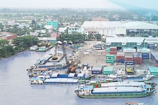 Cổ phiếu ra khỏi diện cảnh báo, lãnh đạo Cảng An Giang (CAG) lập tức muốn "thoát hàng"
