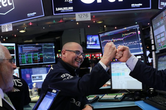 Chứng khoán Mỹ tiếp tục lập đỉnh, Nasdaq kéo dài chuỗi tăng 11 phiên