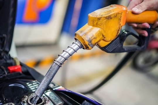 Giá xăng dầu hôm nay 17/4: Tăng mạnh trên thế giới