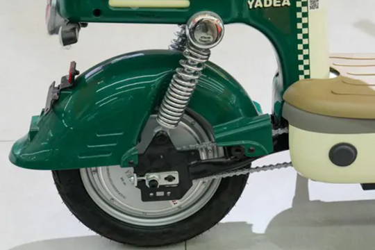 Chiếc xe điện giá rẻ chưa tới 14 triệu: Thiết kế "đốn tim" người trẻ, đi 65 km/lần sạc