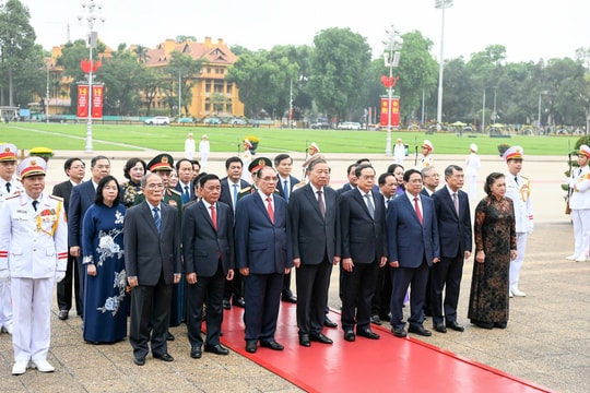 Lãnh đạo Đảng, Nhà nước vào Lăng viếng Chủ tịch Hồ Chí Minh nhân kỷ niệm 51 năm Ngày giải phóng miền Nam, thống nhất đất nước