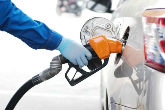 Giá xăng dầu hôm nay 29/4/2026: Tăng mạnh trên thế giới