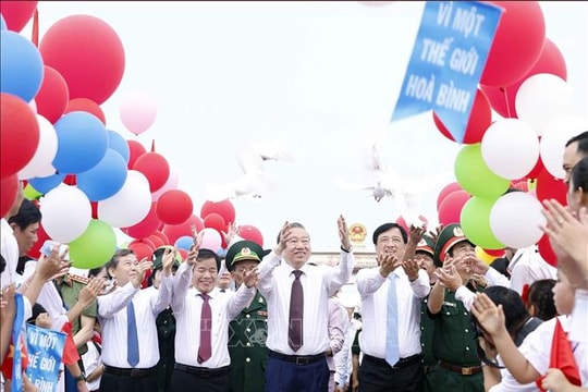 51 năm thống nhất đất nước: Đảng ta muôn vạn tấm lòng, niềm tin