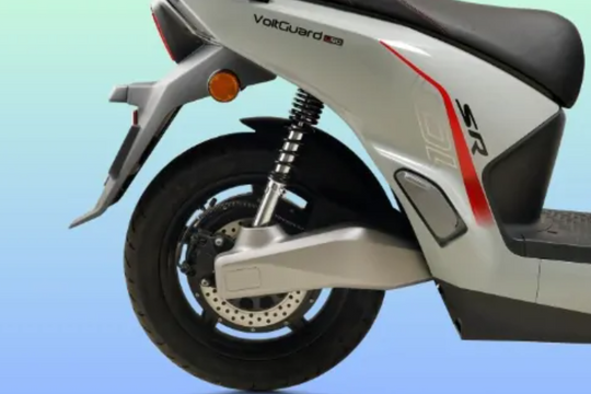 Cầm lái xe điện hơn 3.000W, đi xa gần 200km/lần sạc: Thiết kế thể thao, vặn ga là thấy khác biệt