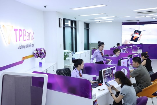 Ngành ngân hàng tái cấu trúc nhân sự trong làn sóng AI: TPBank giảm 500 người, VIB thu hẹp gần 2.000 nhân sự