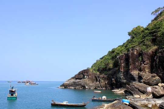 Có một hòn đảo ở cực Nam Việt Nam: Không resort, không phố xá, đẹp như chưa từng bị đánh thức