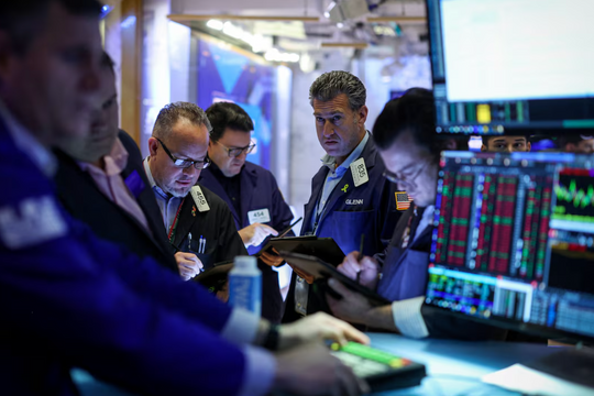 S&P 500 và Nasdaq cùng lập kỷ lục, giá dầu hạ nhiệt tiếp sức thị trường