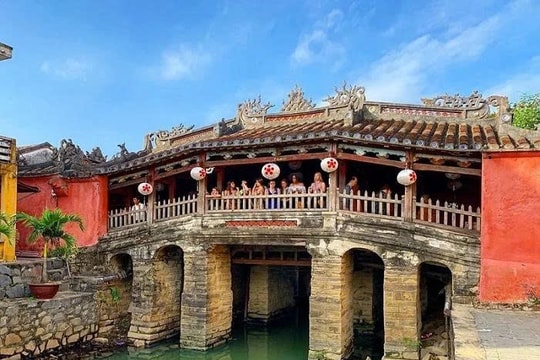 Ngôi chùa xuất hiện trên tờ tiền 20.000 đồng: Hơn 400 năm tuổi, càng về đêm càng đẹp như tranh
