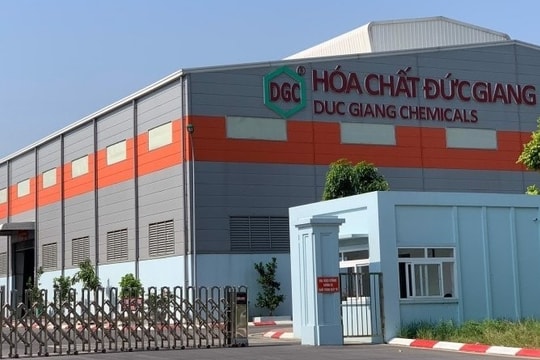 Cổ phiếu DGC rơi về đáy 3 năm, áp lực kiểm soát và lợi nhuận giảm đè nặng lên doanh nghiệp đầu ngành hóa chất