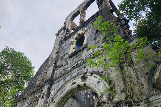 Công trình cổ hơn 100 năm tuổi ở Tây Nguyên: Nhìn từ xa như lâu đài Gothic bị lãng quên giữa rừng núi
