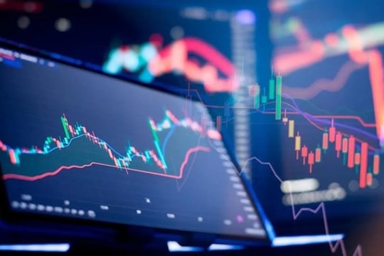 VN-Index thoát hiểm cuối phiên, cổ phiếu dầu khí và ngân hàng giữ nhịp thị trường