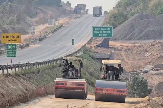 Cao tốc Cam Lộ - La Sơn: Ban QLDA đốc thúc tiến độ, phê duyệt thêm gói thầu gần 96,9 tỷ đồng