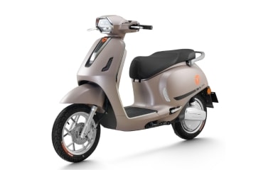Cầm lái xe điện “premium” nhà Yadea: Pin LFP đi 120 km và cực hợp người trẻ mê công nghệ