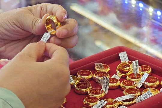 Giá vàng nhẫn hôm nay 21/5: Vàng nhẫn tăng mạnh nhất nhiều ngày qua, người mua có nên xuống tiền?