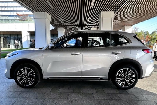 Trải nghiệm mẫu ô tô điện cỡ C mới: Đi 430 km/lần sạc, tăng tốc mượt và nội thất “full option”