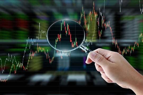 VN-Index tăng gần 9 điểm, cổ phiếu Vingroup và ngân hàng kéo thị trường thoát rung lắc