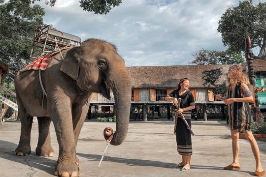 Vùng đất của “vua săn voi” giữa đại ngàn Tây Nguyên: Có dòng sông chảy ngược và lễ hội té nước độc đáo