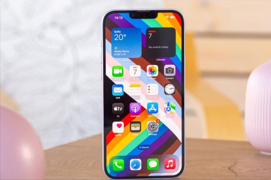 Dùng lại mẫu iPhone từng được xem là “Pro Max giá mềm”: Màn lớn, pin khỏe vẫn rất đáng tiền