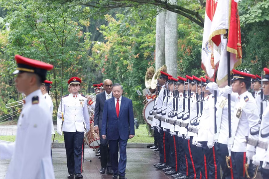 Lễ đón Tổng Bí thư, Chủ tịch nước Tô Lâm và Phu nhân thăm cấp Nhà nước tới Singapore