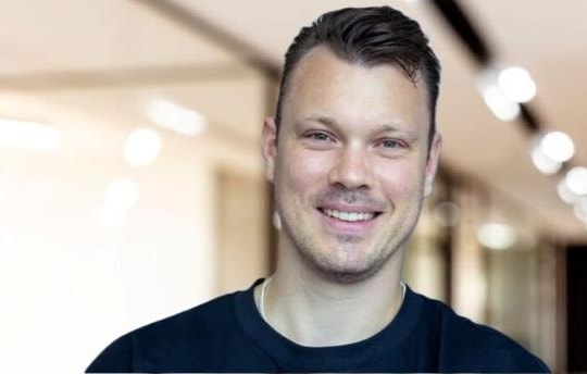 Victor Riparbelli: Từ nhân viên cửa hàng đồ uống đến ông chủ startup AI 4 tỷ USD