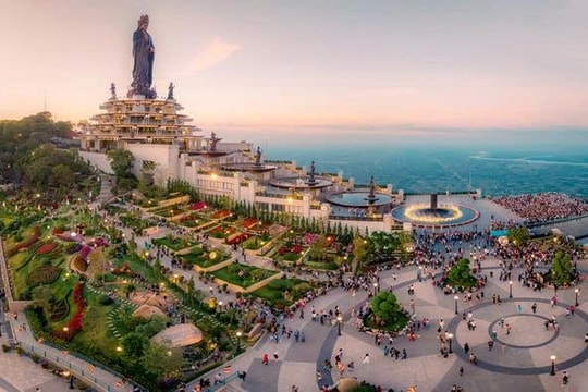 Ngọn núi cao nhất Nam Bộ hút hàng triệu du khách mỗi năm: Sở hữu tượng Phật lập kỷ lục châu Á, gắn với huyền thoại hơn 200 năm
