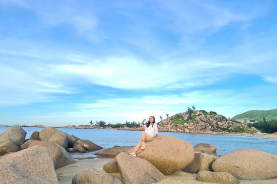 Bãi biển dài 13km còn hoang sơ ở Hà Tĩnh hút khách từ Hà Nội: Nước trong xanh, cắm trại đẹp như tranh
