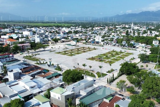 Nằm phía Nam Khánh Hòa, một xã có hơn 70.000 dân sẵn sàng khơi thông nguồn lực phát triển, hướng tới phát triển du lịch, dịch vụ và xây dựng bản sắc riêng