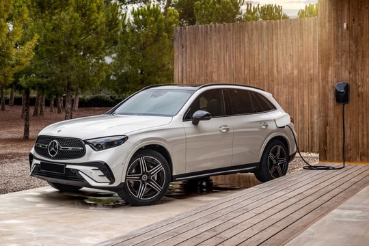 Mercedes-Benz GLC sắp có bản PHEV đầu tiên tại Việt Nam: Chạy điện hơn 100km