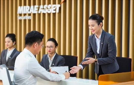 Cổ tức Mirae Asset tiếp tục “chảy mạnh” về nhóm cổ đông liên quan tập đoàn mẹ Hàn Quốc