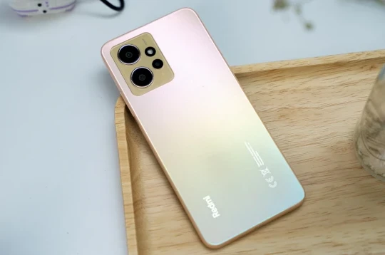 Mẫu điện thoại giá chưa tới 4 triệu, sở hữu màn AMOLED 120Hz và camera 50MP