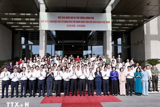 Thủ tướng Chính phủ và Chủ tịch Quốc hội gặp mặt lãnh đạo các cơ quan báo chí