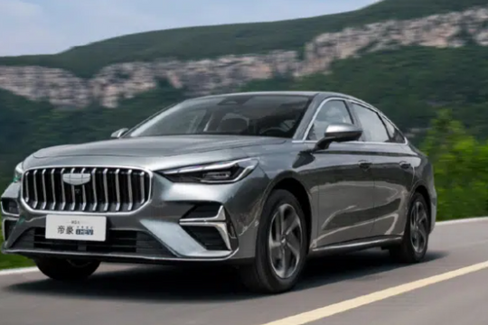 Hãng xe chuẩn bị sản xuất tại Việt Nam ra mắt sedan hybrid mới: Chỉ 2,22 lít/100 km, giá từ hơn 340 triệu đồng