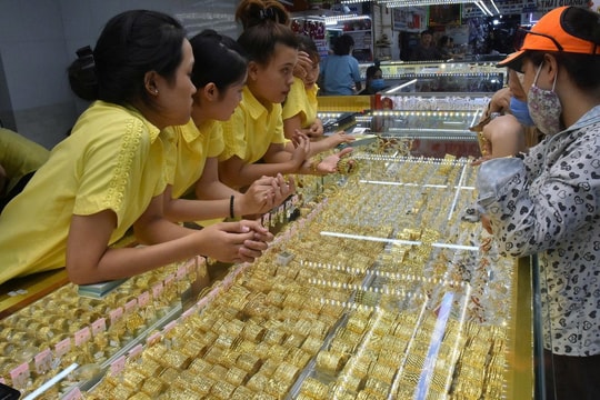 Thị trường kim loại quý 19/6: Giá vàng giảm mạnh, bạc lao dốc